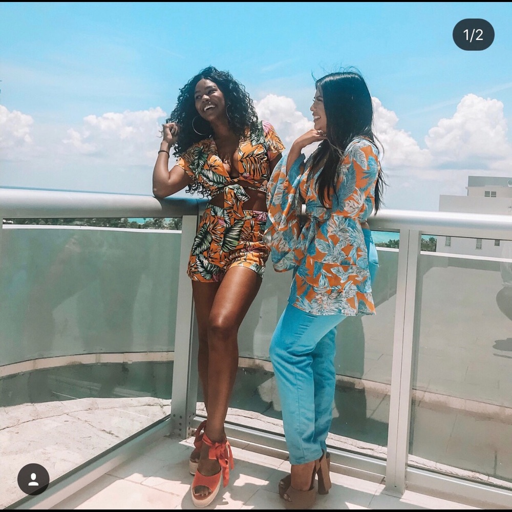 Cabana Queen Yellow TropicalPrint TieFront CropTop